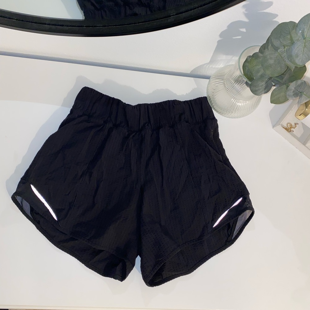 Lululemon Hotty hot high-rise short 4”